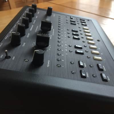 x0xb0x // xoxbox // Roland TB-303 clone // 100% analogue acid