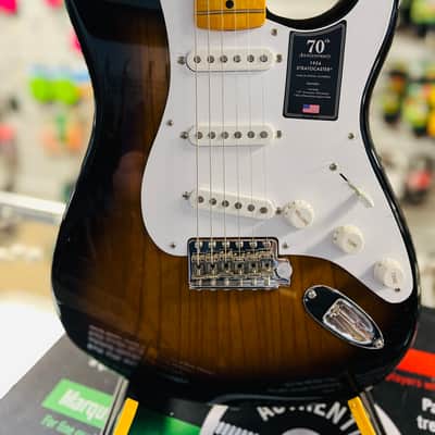 Fender 70th Anniversary American Vintage II '54 Stratocaster 2024 - Present - 2-Color Sunburst image 3