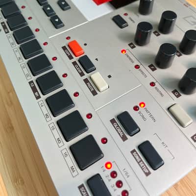 Elektron Machinedrum SPS-1UW+ MKII 2010s - Silver image 3