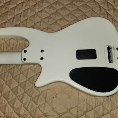 NS Design WAV4 Metallic White image 3