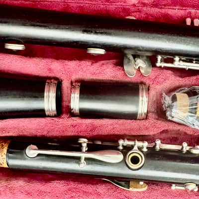 Buffet Crampon E11 Intermediate Bb Clarinet 2010s - Black image 6