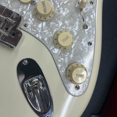 Fender American Professional II Stratocaster Maple Fretboard 2022 - Olympic White image 4