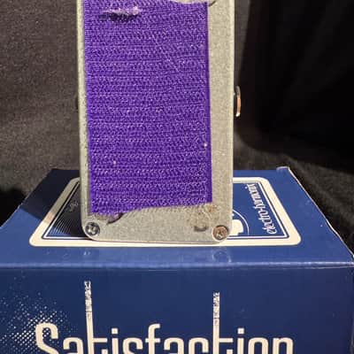 Electro-Harmonix Satisfaction Fuzz with box image 3