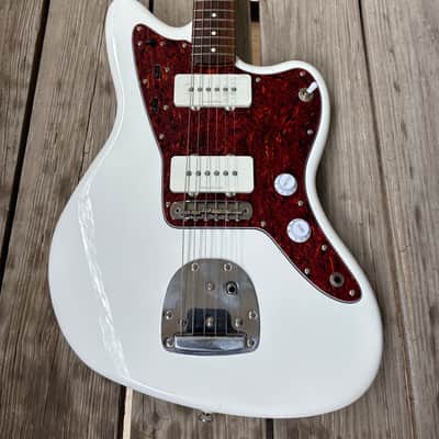 Squier Vintage Modified Jazzmaster with Laurel Fretboard 2018 - 2019 - Olympic White electric guitar tortoise image 3