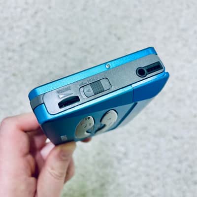 Sony WM-EX570 Walkman Cassette Player, Rare EX Blue ! Light On ! image 4