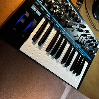 Novation Bass Station II 25-Key Monophonic Synthesizer 2013 - Present - Black