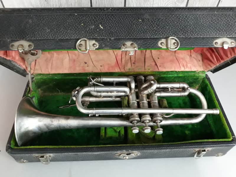 Holton H-C Silver Trumpet, vintage w/ original Frank Holton hard-shell case - Consignment image 1