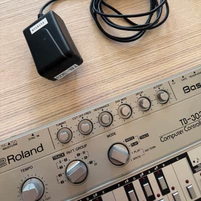 Roland TB-303 Bassline Synthesizer image 4