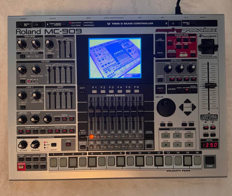 Roland MC-909 Groovebox | Reverb