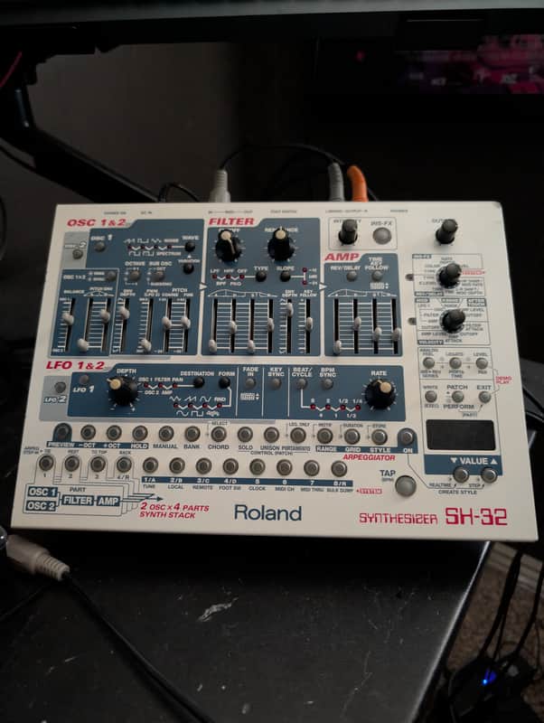 Roland SH-32 Desktop Synthesizer Module | Reverb