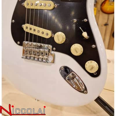 Fender American Performer Stratocaster Arctic White image 3