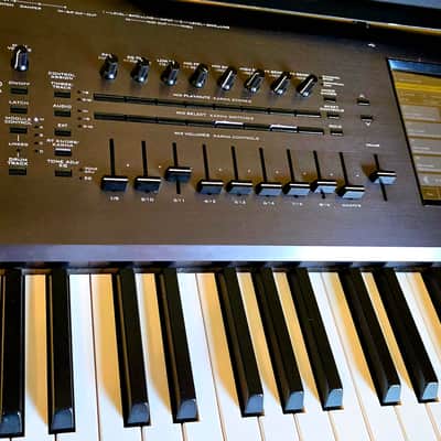 Korg Kronos 73 2010s - Black image 2