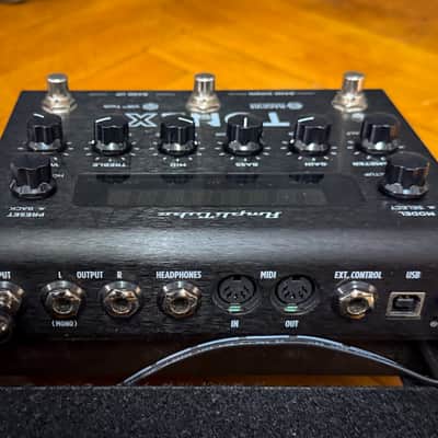 Custom pedalboard w/ IK Multimedia TONEX Pedal + Plumes EarthQuaker Signal Shredder + Boss NS-2 + Crybaby Original Wah + Accessories image 12