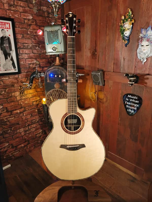 Red Deluxe LR 121816 with Free Furch Guitar Strap and Original CNR image 1