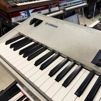 Yamaha MO8 image 8