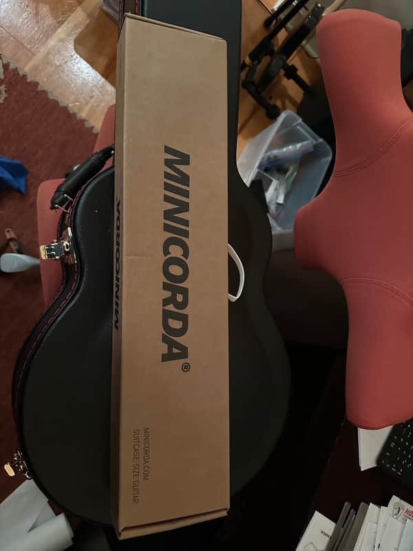 Minicorda トラベルギター Minicorda - Suitcase-size Travel Guitar - YouTube