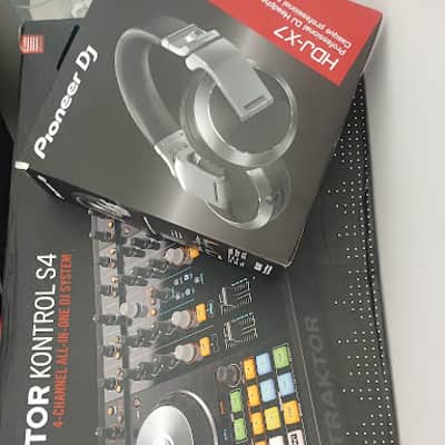 BRAND NEW / UNUSED Traktor Kontrol S4 MK2 (with Software License) DJ Bundle with Pioneer HDJ-X7 Headphones image 2