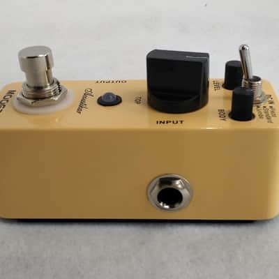 MOOER Acoustikar Compact Pedal for Acoustic Guitar image 3