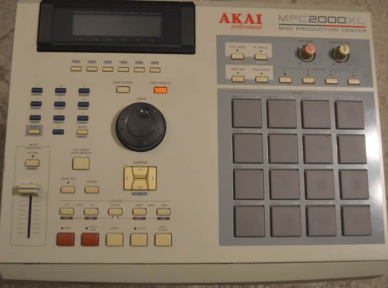 Akai MPC2000XL MIDI Production Center 2000 - 2005 - Grey image 1