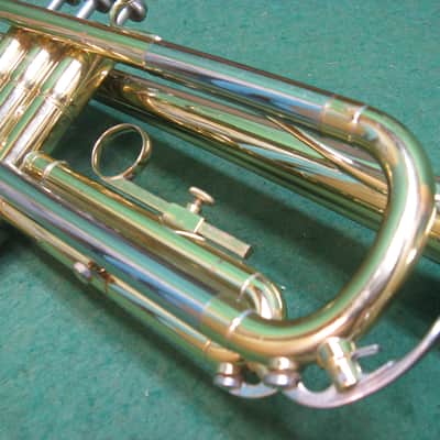 Yamaha YTR232 Trumpet - Reconditioned - Oversized Case & Yamaha 11 MP image 5