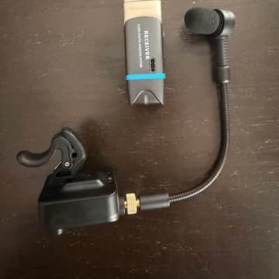 Xvive U7 Saxophone and Trumpet Wireless System - Regular Black image 3