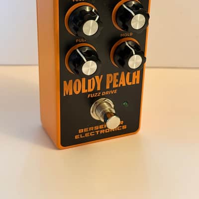 Berserker Electronics Molder Peach 2020’s - Black and orange image 1