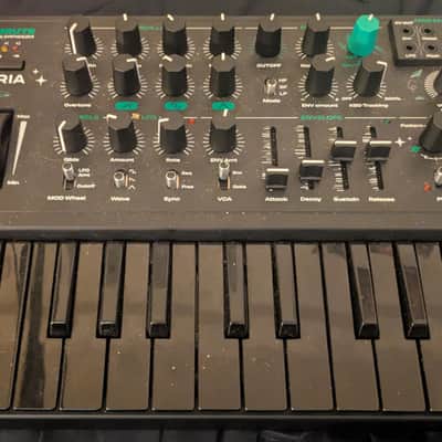 Arturia Microbrute 25-Key Synthesizer 2025 - UFO Black / Green
