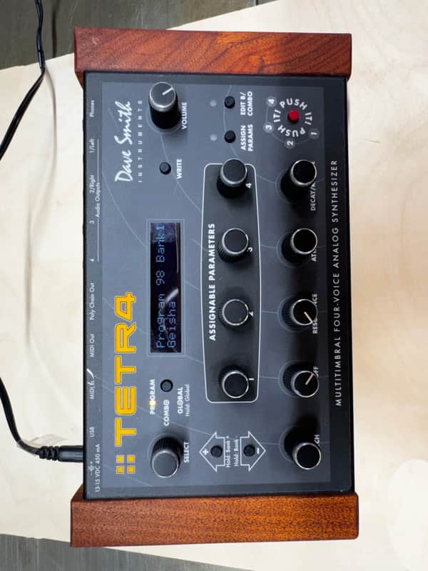 Dave Smith Instruments Tetra Desktop 4-Voice Polyphonic