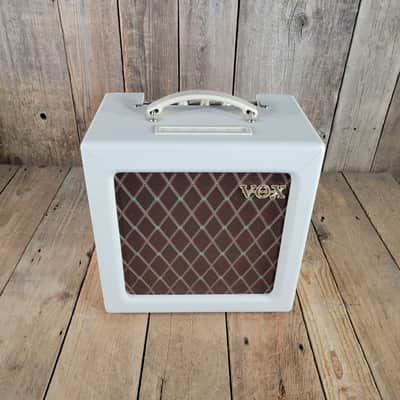 Vox 2011 AC4TV 4 Watt 1x10" Combo Amp, Near Mint - White image 2