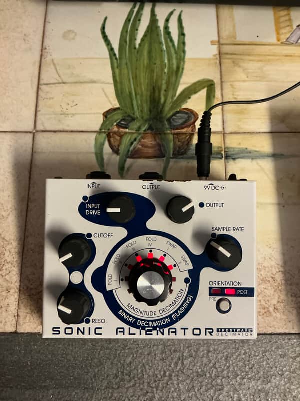 Frostwave Sonic Alienator Decimator Bit Crusher Sample Rate Reducer distortion pedal MS-20 analog filter imagen 1