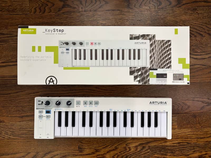 Arturia KeyStep 32-Key MIDI Controller 2017 - 2025 - White image 1