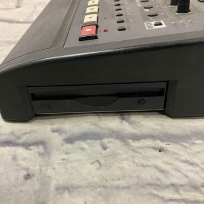 Roland VS-840GX Digital Multitrack Recorder image 6