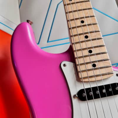 Fender USA MOD SHOP Custom Stratocaster in Bubblegum Metallic w/ Orig Case! image 5
