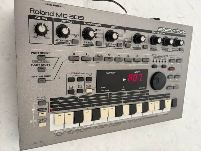 Roland MC-303 Groovebox 1990 - 1998 - Silver image 1