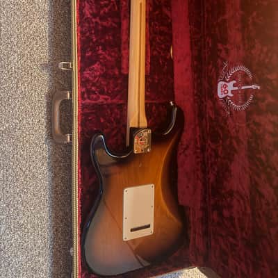 Fender 60th Anniversary Commemorative American Standard Stratocaster with Gold Hardware, Maple Fretboard 2014 - 2-Color Sunburst image 2
