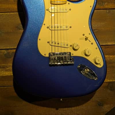 Fender American Ultra Stratocaster with Maple Fretboard 2019 - Present - Cobra Blue image 2