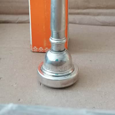 11 Mouthpiece JK, DENIS WICK image 6