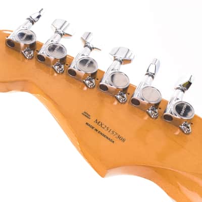Fender Kurt Cobain Jaguar 2026 3-Color Sunburst 3998gr image 9