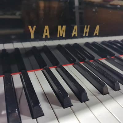 Yamaha G2 grand piano SN 1528164 - Polish Ebony image 2
