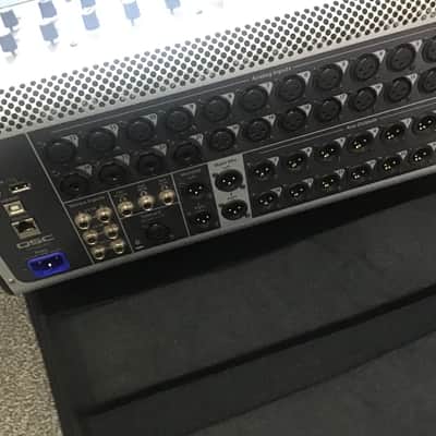 QSC TouchMix-30 Pro Mixer image 4