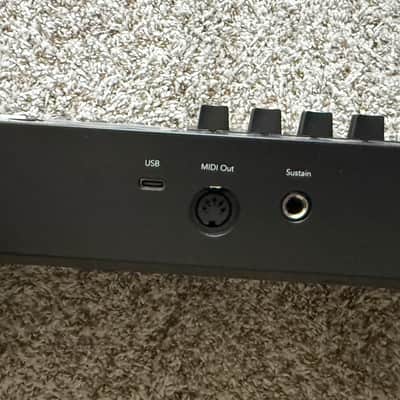 Novation Launchkey 61 MKIV MIDI Keyboard Controller 2024 - Present - Black image 4