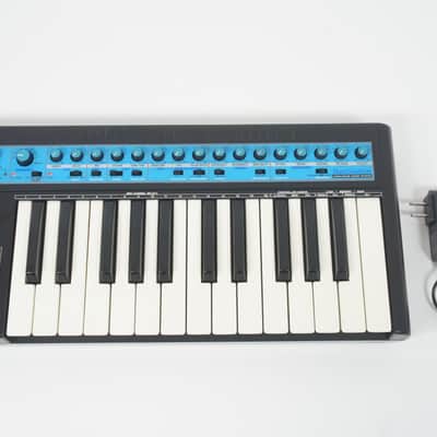 novation Bass Station Analog Synthesizer Keyboard w/ 100-240V PSU
