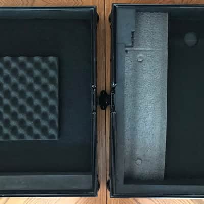 Pioneer DJM-2000 w/ Flight Case image 11