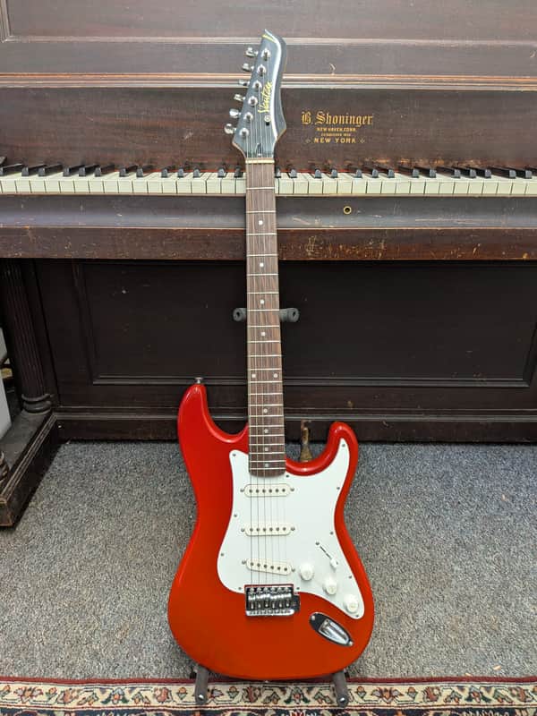 Vantage "Strat" - Red image 1