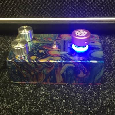 Flattley Guitar Pedals Solaris - Fuzz Pedal with Boost Oil Slick Graphics/Blue Halo Lt image 2