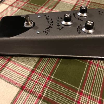 Fuzz Face BC 183 circuit w/ bias control: Old school Tone Bender enclosure Grey image 7