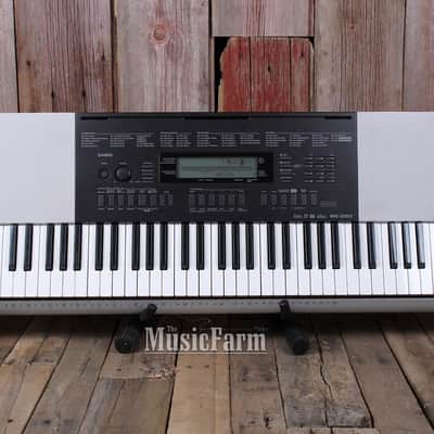 Casio WK-220 Electric Keyboard 76 Key Touch Sensitive with Digital