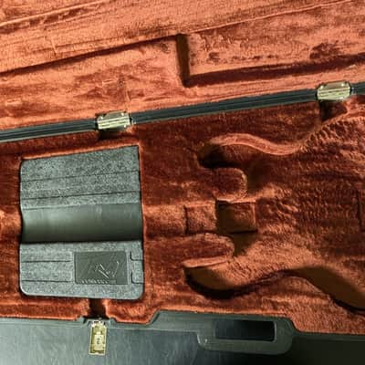 Peavey T-Series Molded Chainsaw Case, 2nd gen image 8