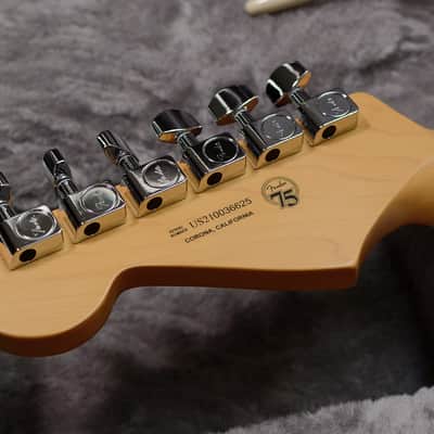Fender American Professional II Stratocaster with Maple Fretboard 2020 - Present - 3-Color Sunburst image 9
