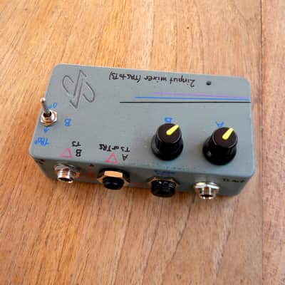 dpFX Pedals - 2-input mixer, with volume controls & phase reverse (suitable for piezo) image 3
